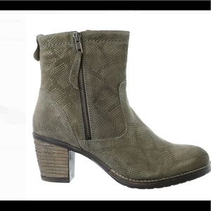 Taos Reptile embossed suede boot